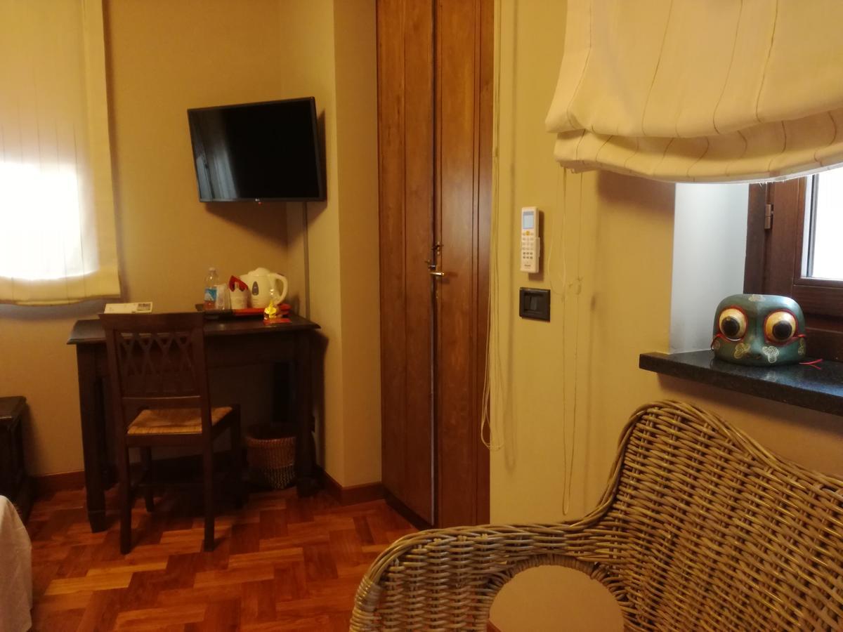 Casa Asso Di Coppe B&B Alba Kültér fotó