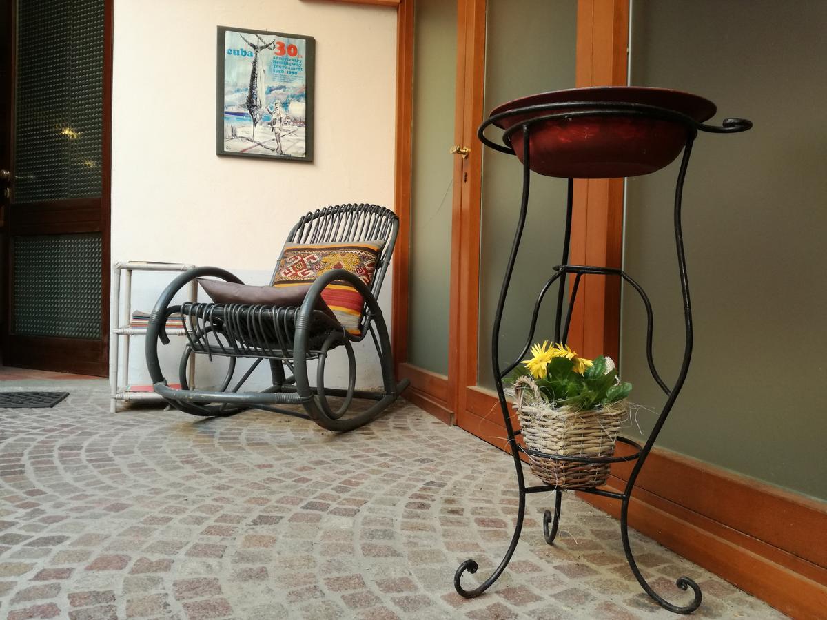 Casa Asso Di Coppe B&B Alba Kültér fotó