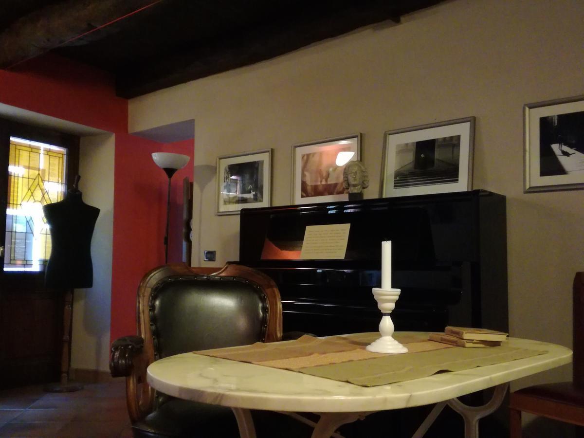 Casa Asso Di Coppe B&B Alba Kültér fotó