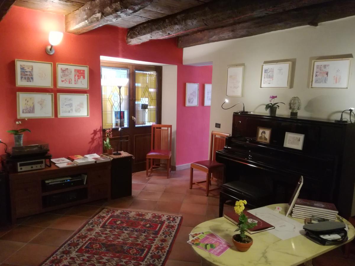 Casa Asso Di Coppe B&B Alba Kültér fotó